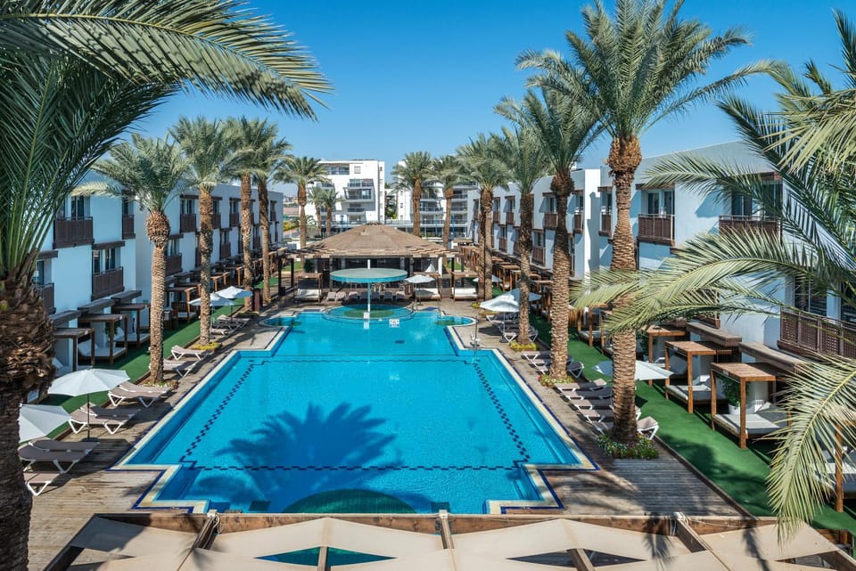 Day, Pool view, Swimming pool, sunbed