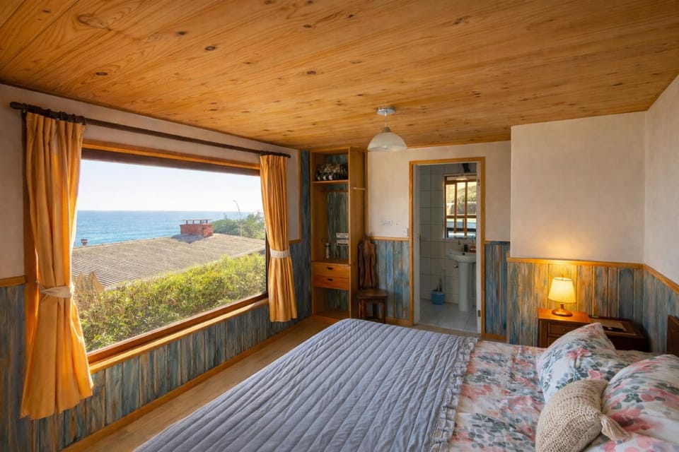 Hostal F Bed and Breakfast in Valparaíso Region