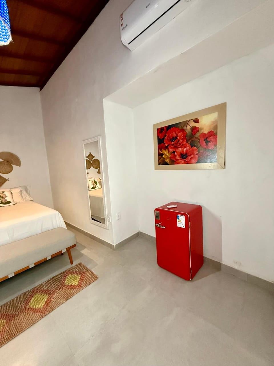 Photo of the whole room, minibar
