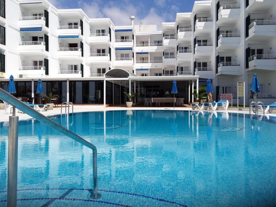 Property building, Day, Swimming pool, Swimming pool