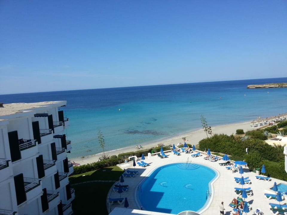 Day, Pool view