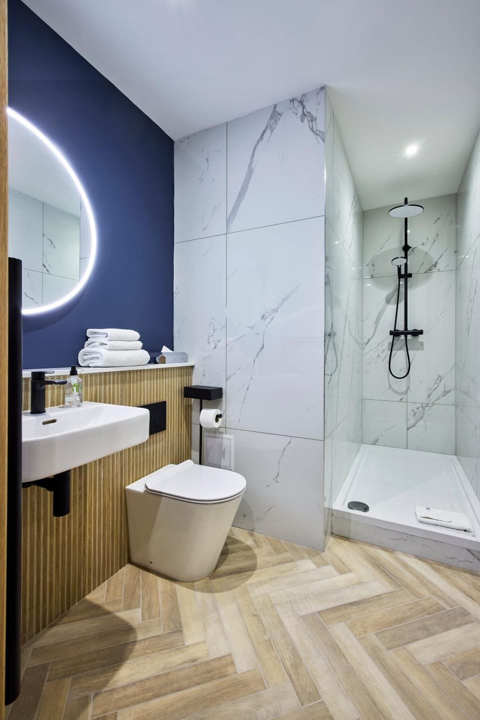 Shower, Toilet, Bathroom, towels