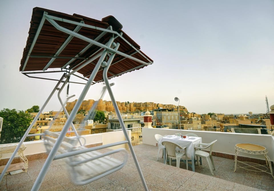 Bird's eye view, City view, Landmark view, Continental breakfast, Lunch, Dinner, Non alcoholic drinks