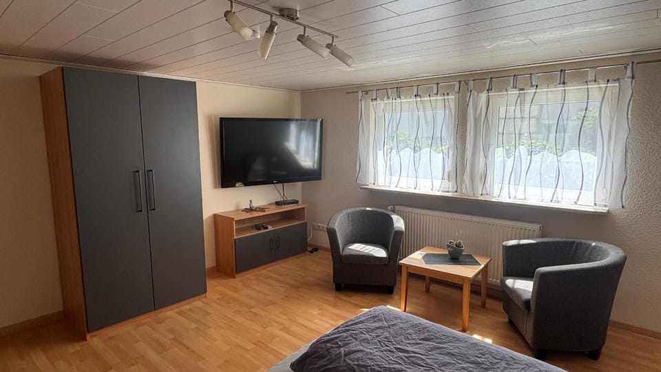 TV and multimedia, Photo of the whole room, Seating area