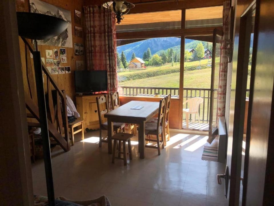 Appartement Au Pied Des Pistes Apartment in Provence-Alpes-Côte d'Azur