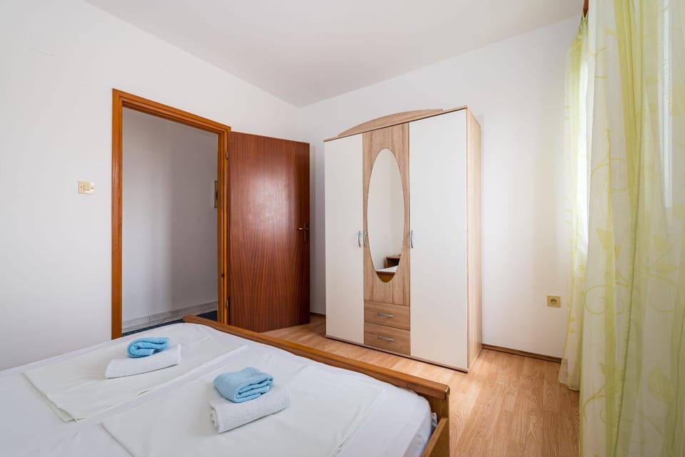 Bed, Bedroom, wardrobe