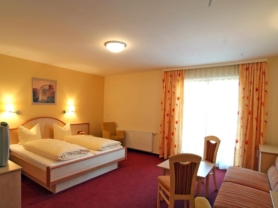 Bed, Seating area
