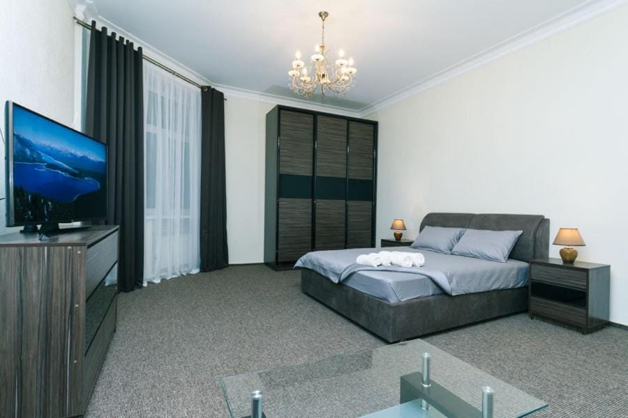 2 bedroms right near Khreashatik Apartment in Kiev City - Kyiv