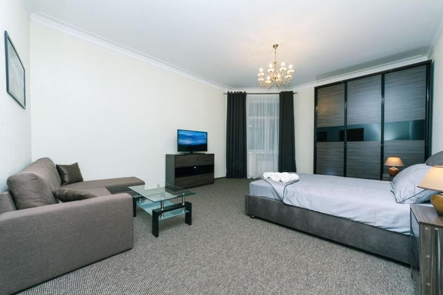 2 bedroms right near Khreashatik Apartment in Kiev City - Kyiv
