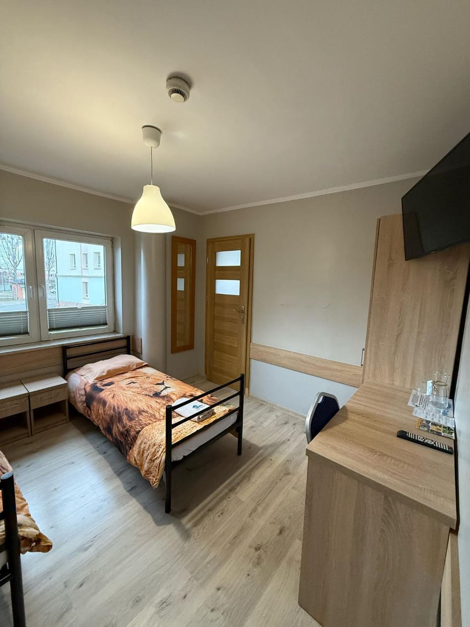 Bed, towels