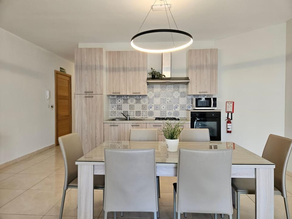 SeaLine Apartment in Saint Paul's Bay