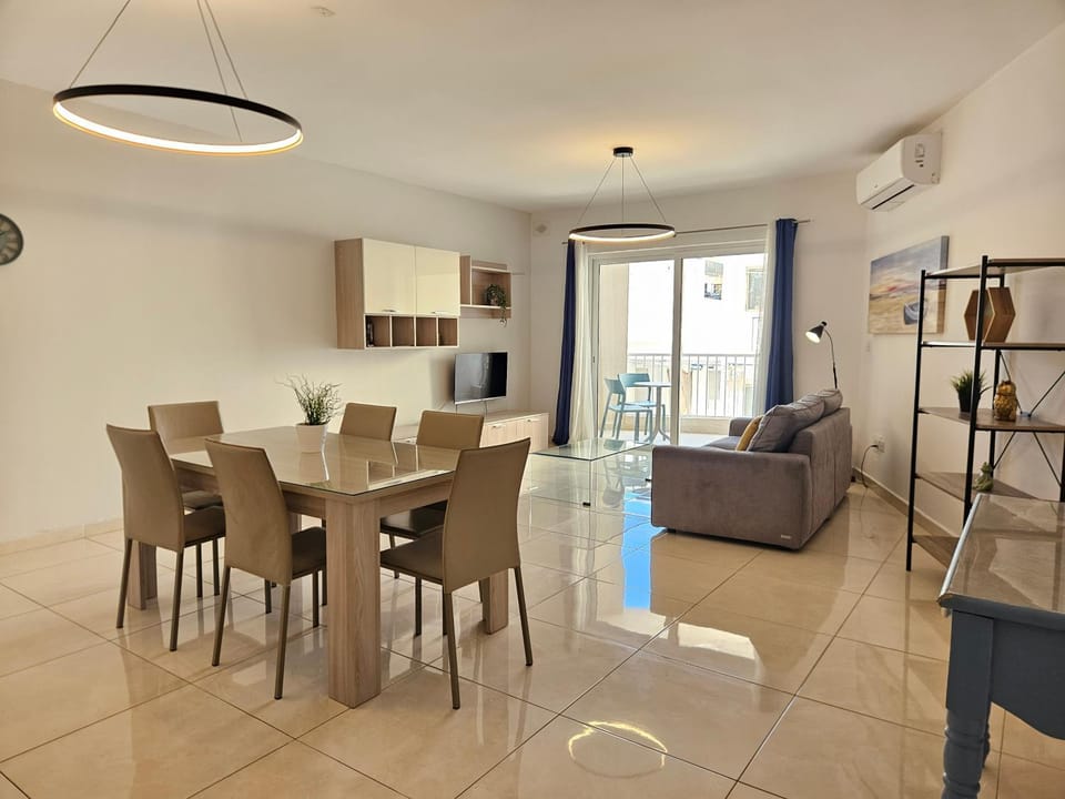 SeaLine Apartment in Saint Paul's Bay