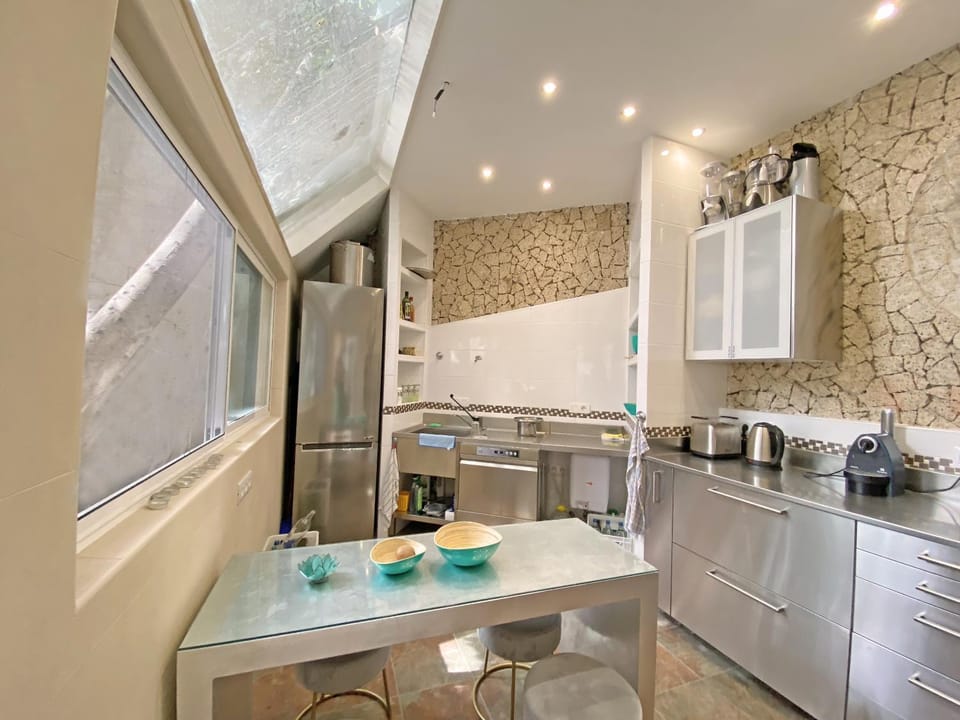 Kitchen or kitchenette, Dining area, dishwasher, stove, toaster