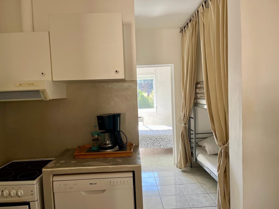 Cabanon Sur L eau House in Provence-Alpes-Côte d'Azur