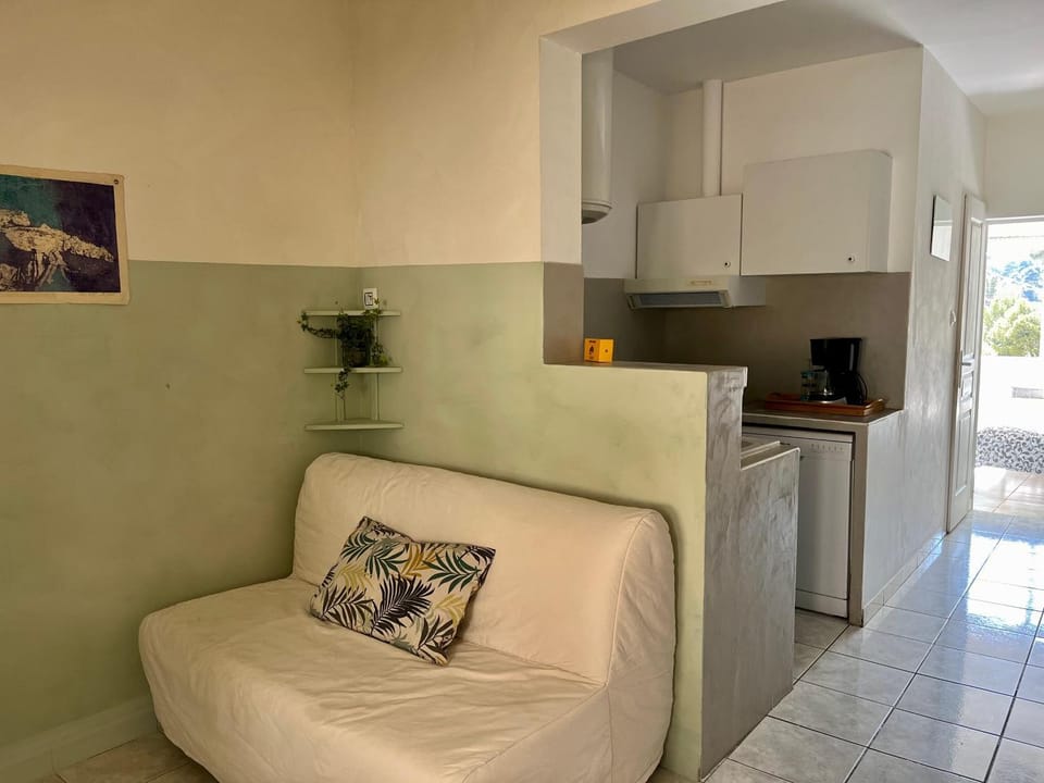 Cabanon Sur L eau House in Provence-Alpes-Côte d'Azur