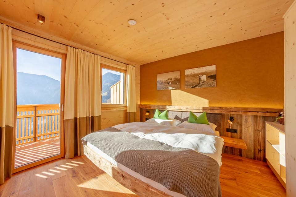Bed, Photo of the whole room, Bedroom, Mountain view