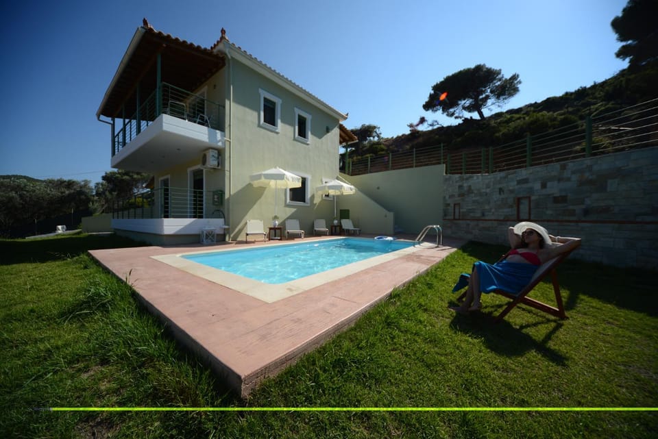 Property building, Natural landscape, Swimming pool, Swimming pool
