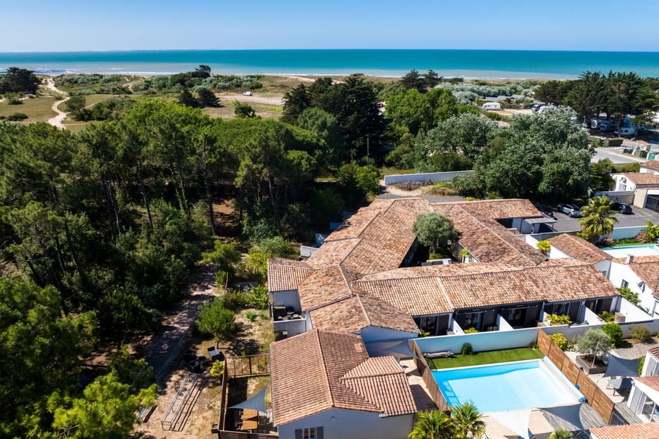 Property building, Garden, Pool view, Swimming pool