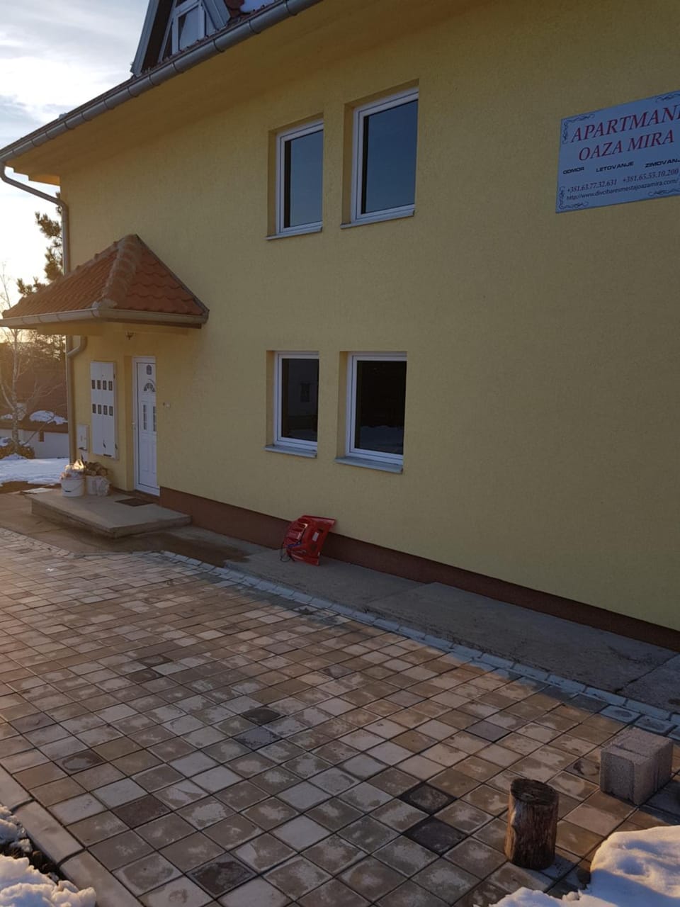 Facade/entrance