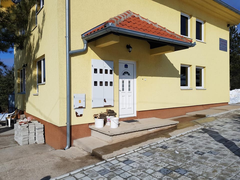 Facade/entrance