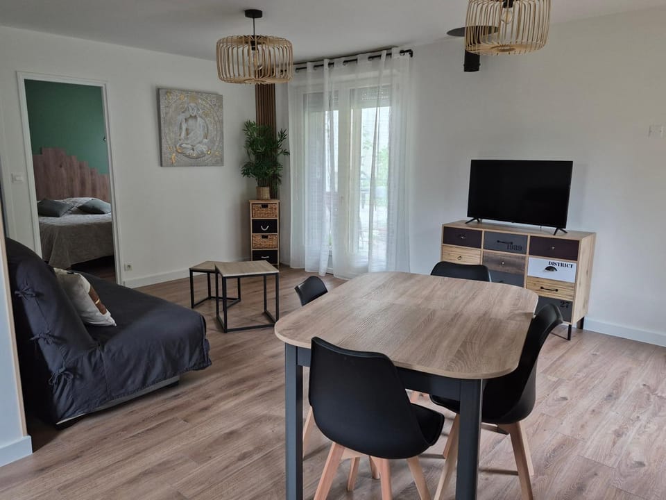 Seating area, Dining area