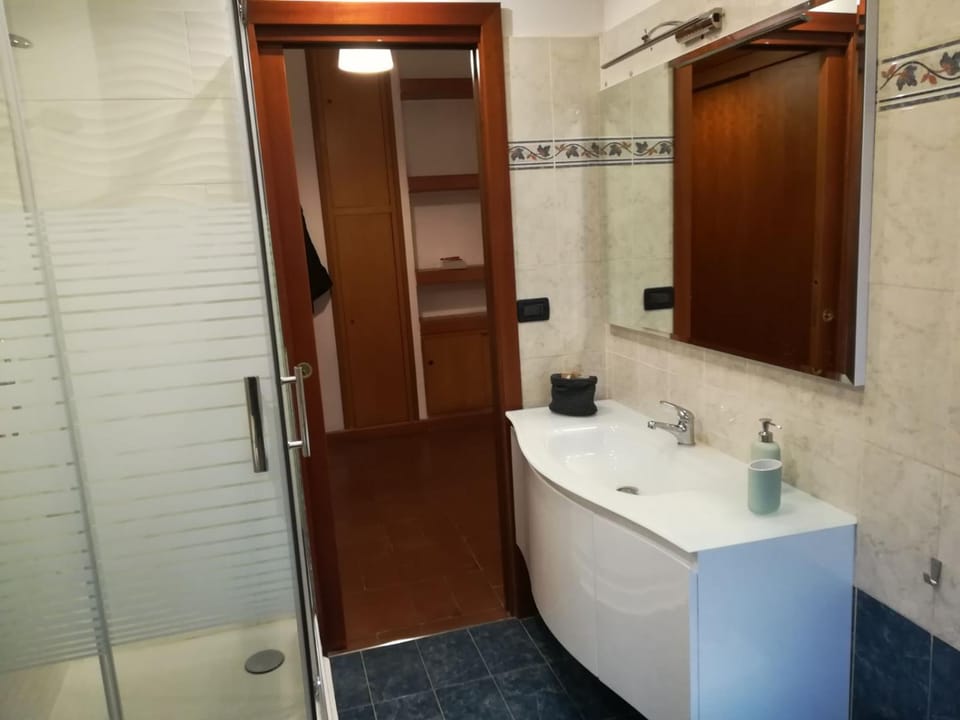 Shower, Bathroom