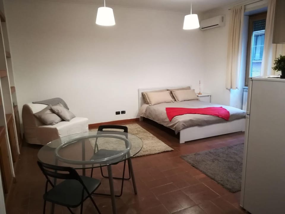 Bed, Living room, Photo of the whole room, Seating area, Dining area, air conditioner