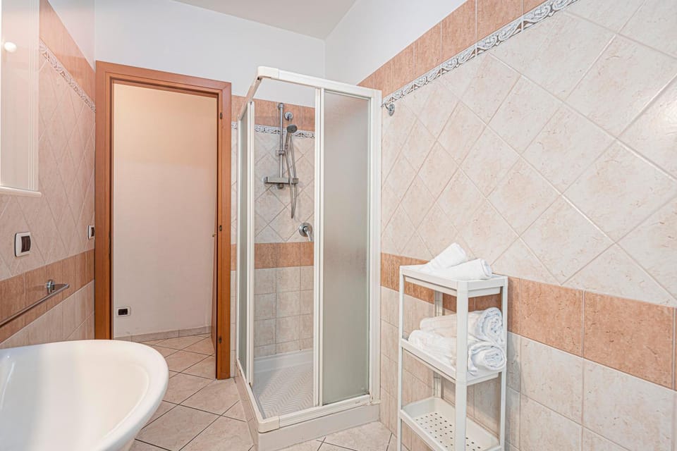 Shower, Bathroom, towels