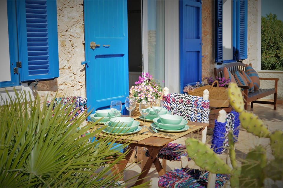 Property building, Patio, Spring, Day, Garden, Garden view