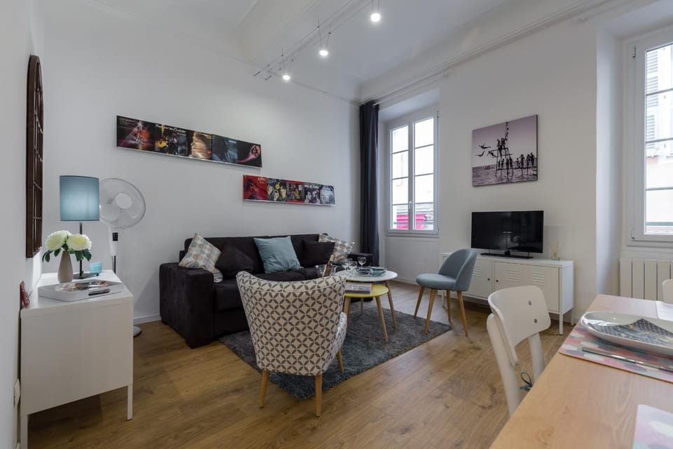 Communal lounge/ TV room, Living room