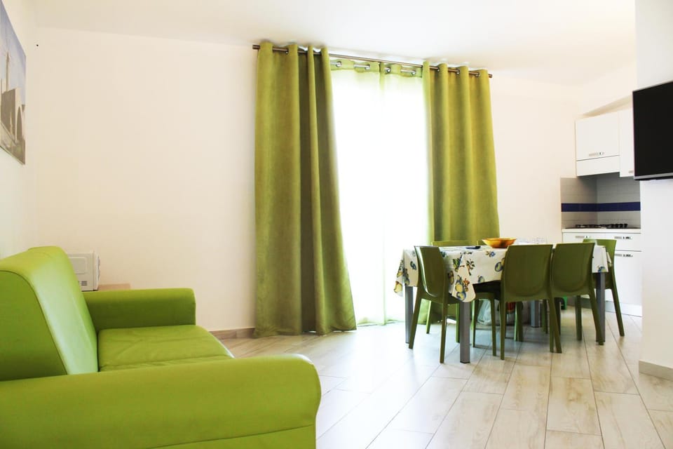Kitchen or kitchenette, Living room, Dining area