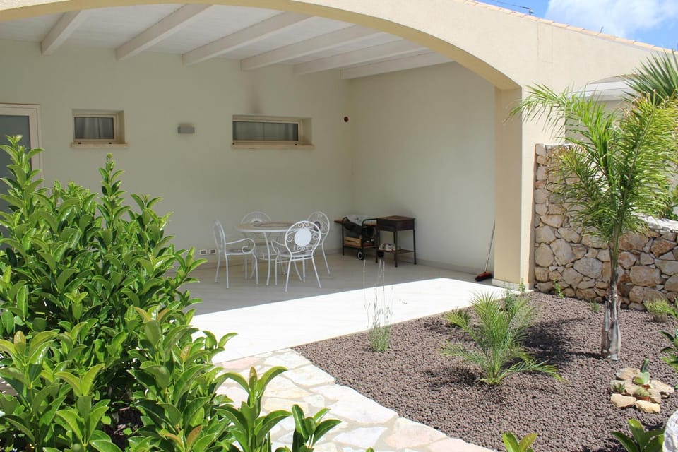 Patio, BBQ facilities