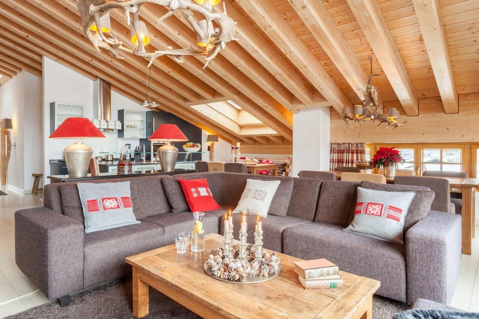 Nearby landmark, Restaurant/places to eat, Restaurant/places to eat, TV and multimedia, Coffee/tea facilities, Kitchen or kitchenette, Living room, Seating area, Dining area, Landmark view, Lunch, Dinner, Location, laundry