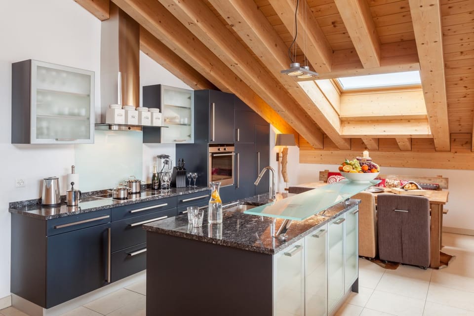 Restaurant/places to eat, Children play ground, Sauna, Ski School, Skiing, Kitchen or kitchenette, Dining area, Hiking, Swimming pool, Sports, Location, dishwasher, internet, internet, oven, pet friendly, safe, stove, towels, towels, laundry, washing machine