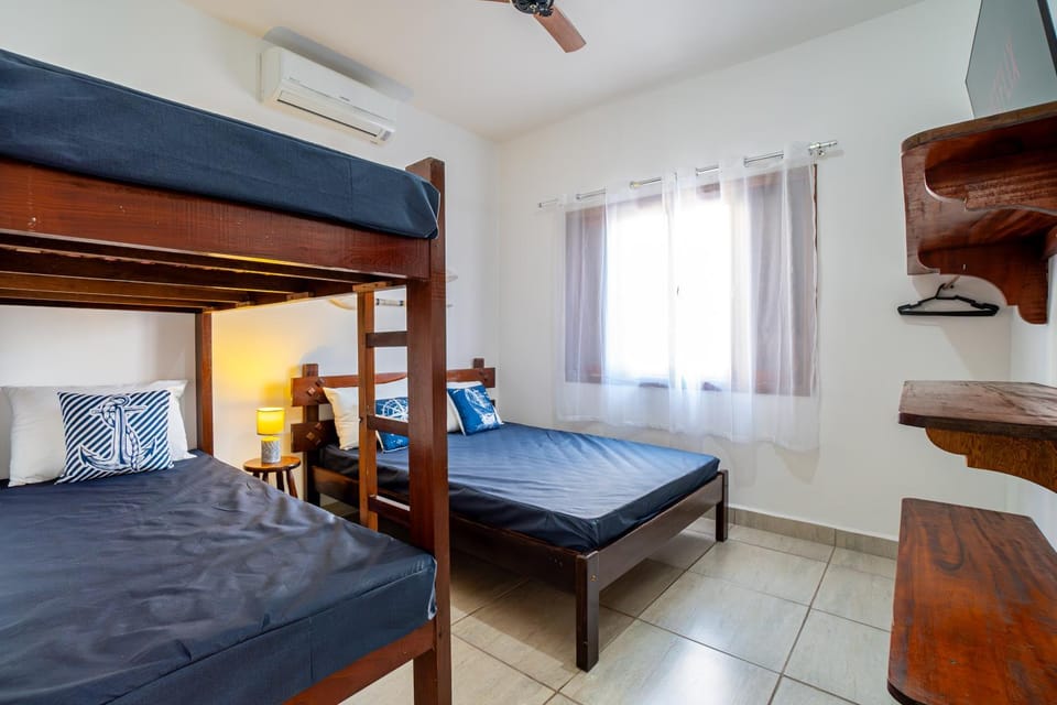 Bed, Photo of the whole room, bunk bed
