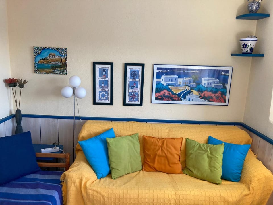 Living room, Decorative detail, Seating area