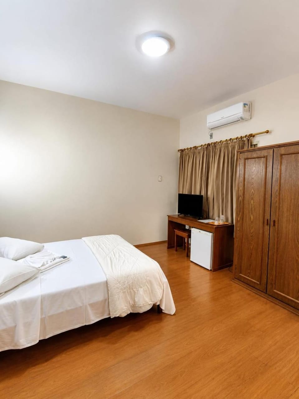 Bed, Photo of the whole room, Bedroom, wardrobe, air conditioner