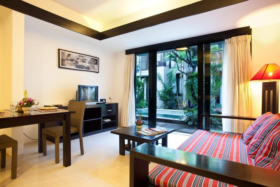 Seating area, Dining area