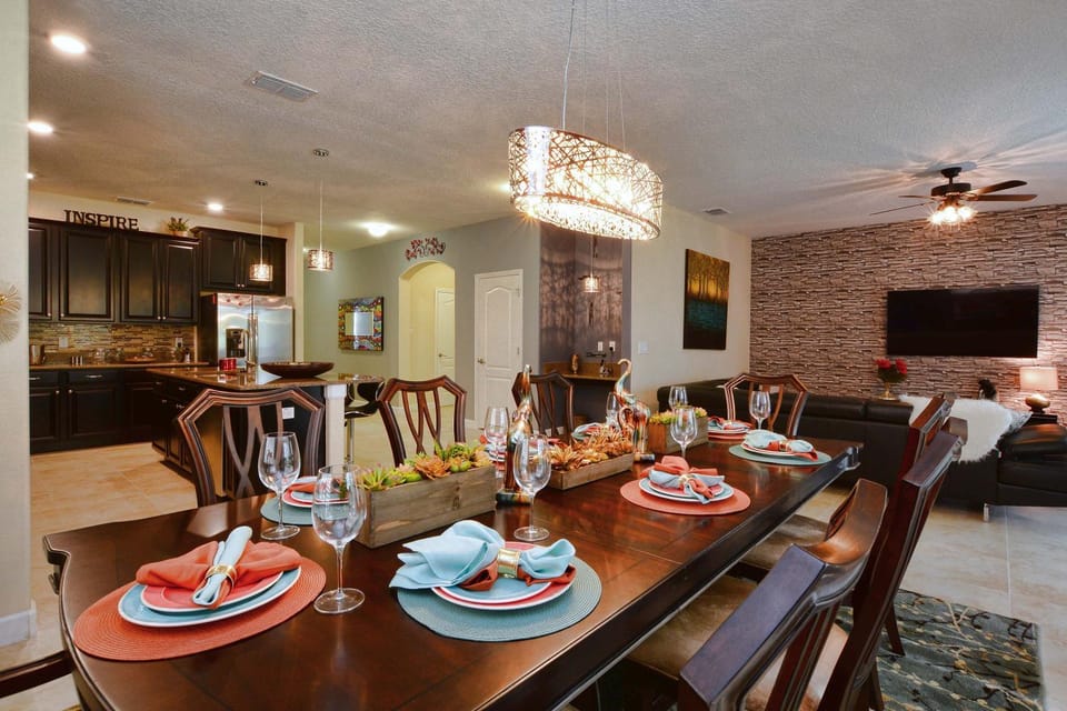 Facade/entrance, Floor plan, Dining area, Breakfast