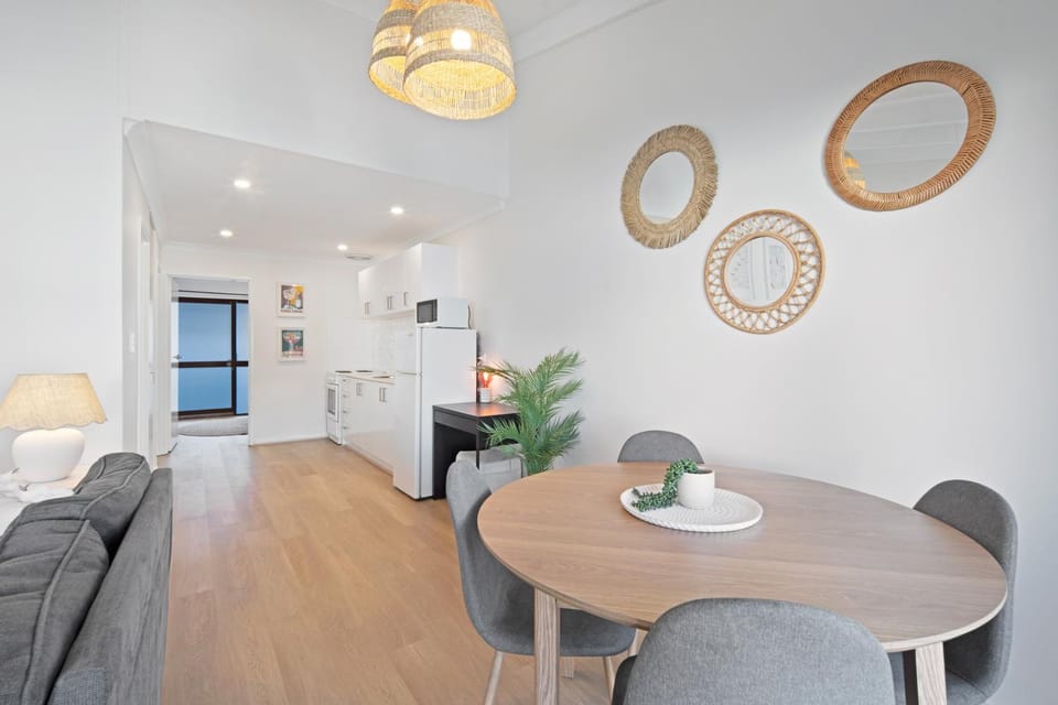 Kitchen or kitchenette, Living room, Dining area, oven