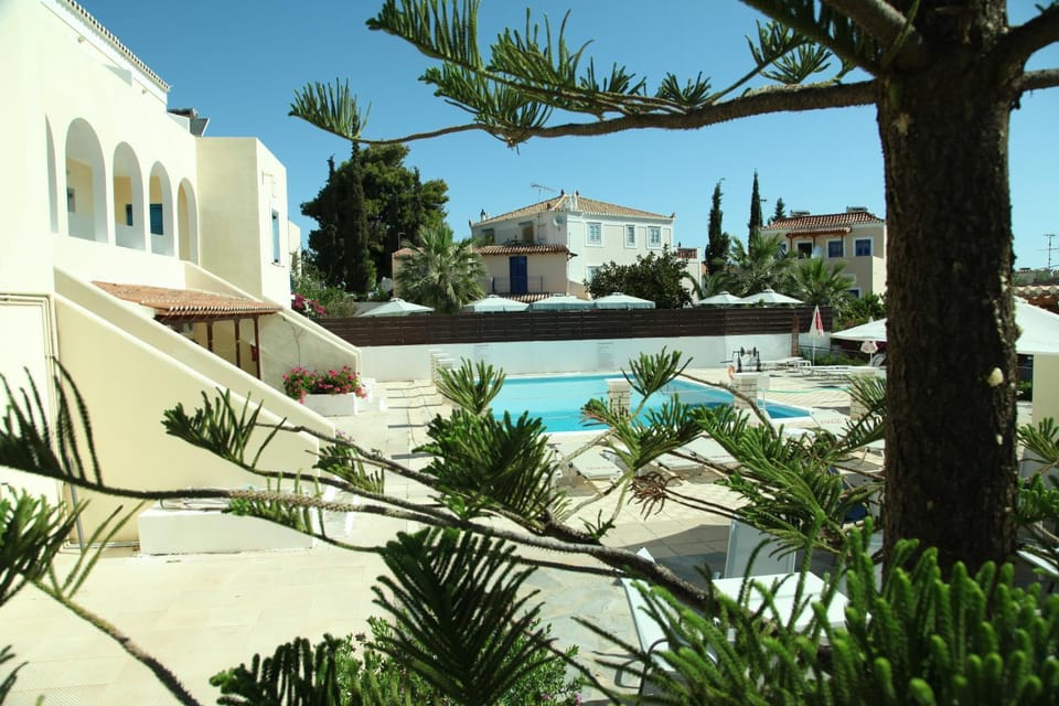 Day, Swimming pool