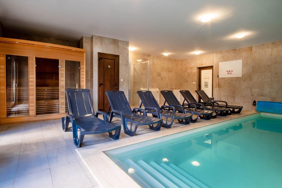 Sauna, Swimming pool