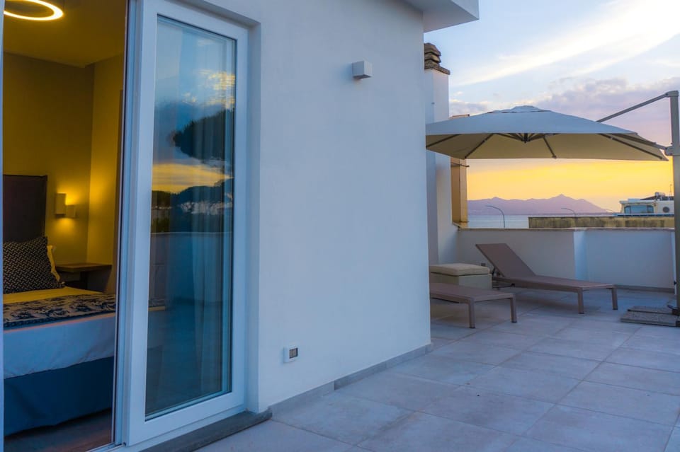 Bed, Balcony/Terrace, Sea view
