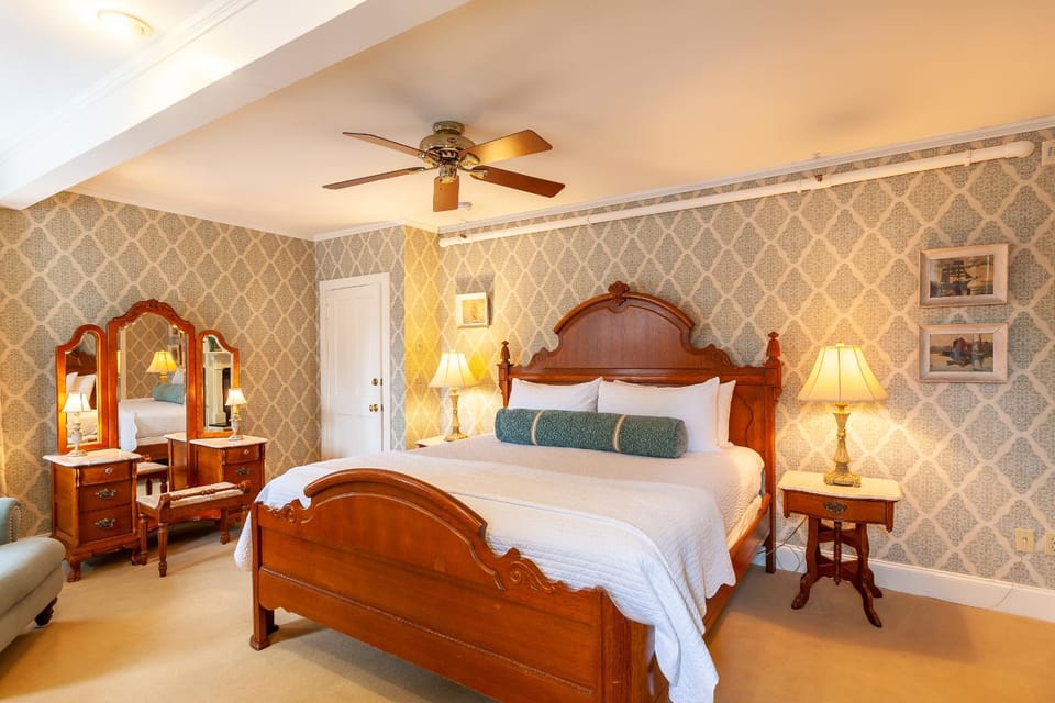 Ivy Lodge Bed and Breakfast in Newport