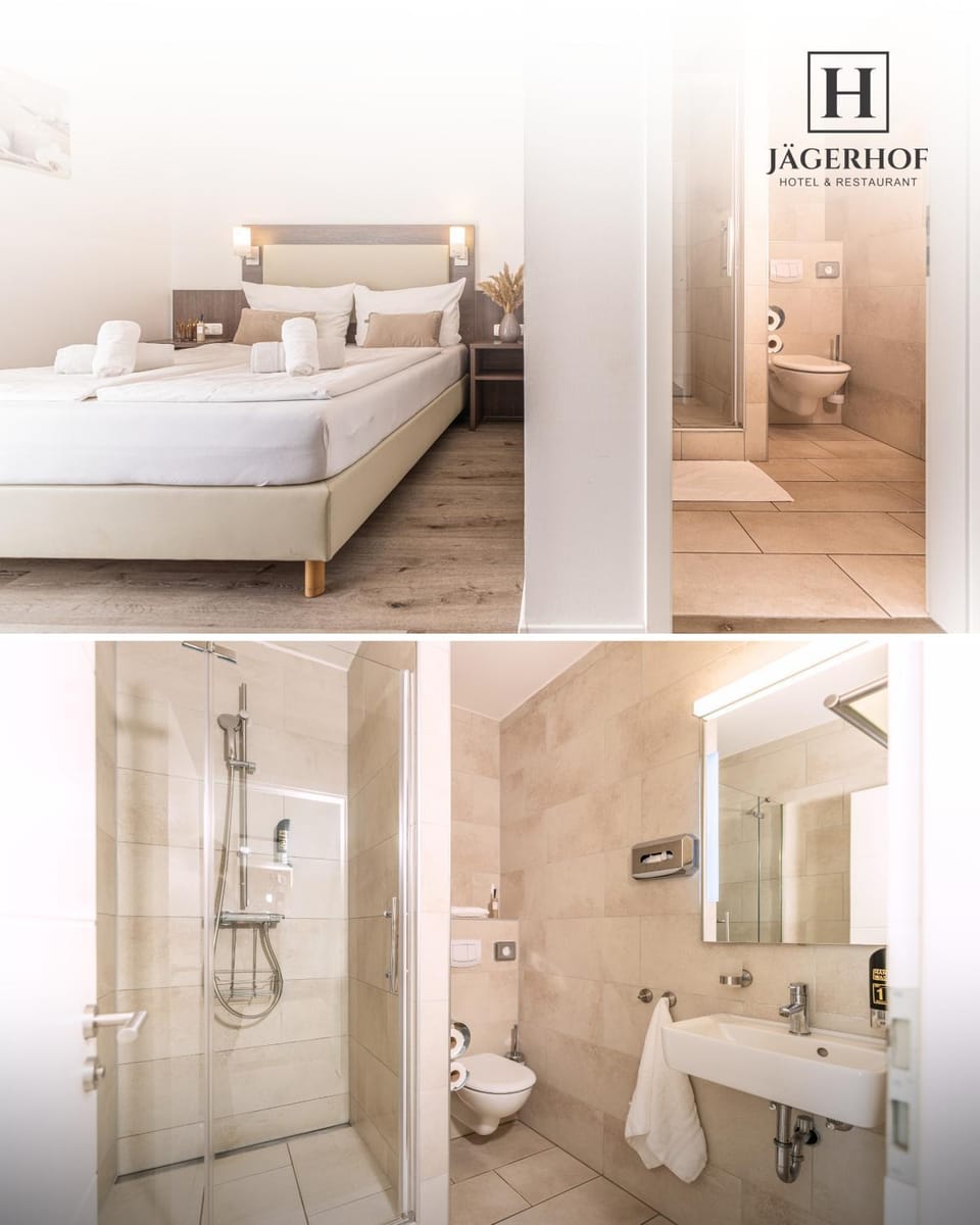 Shower, Toilet, Bed, Bathroom, Photo of the whole room, Bedroom, towels