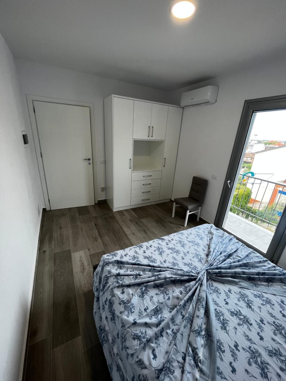 Bed, Photo of the whole room, Bedroom, wardrobe, air conditioner