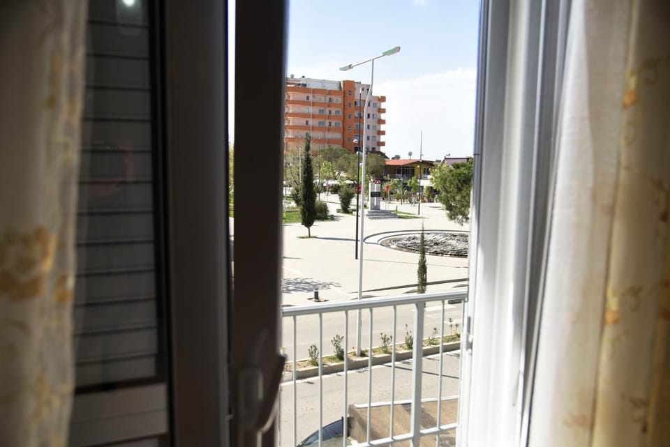 Neighbourhood, View (from property/room), Balcony/Terrace, Street view
