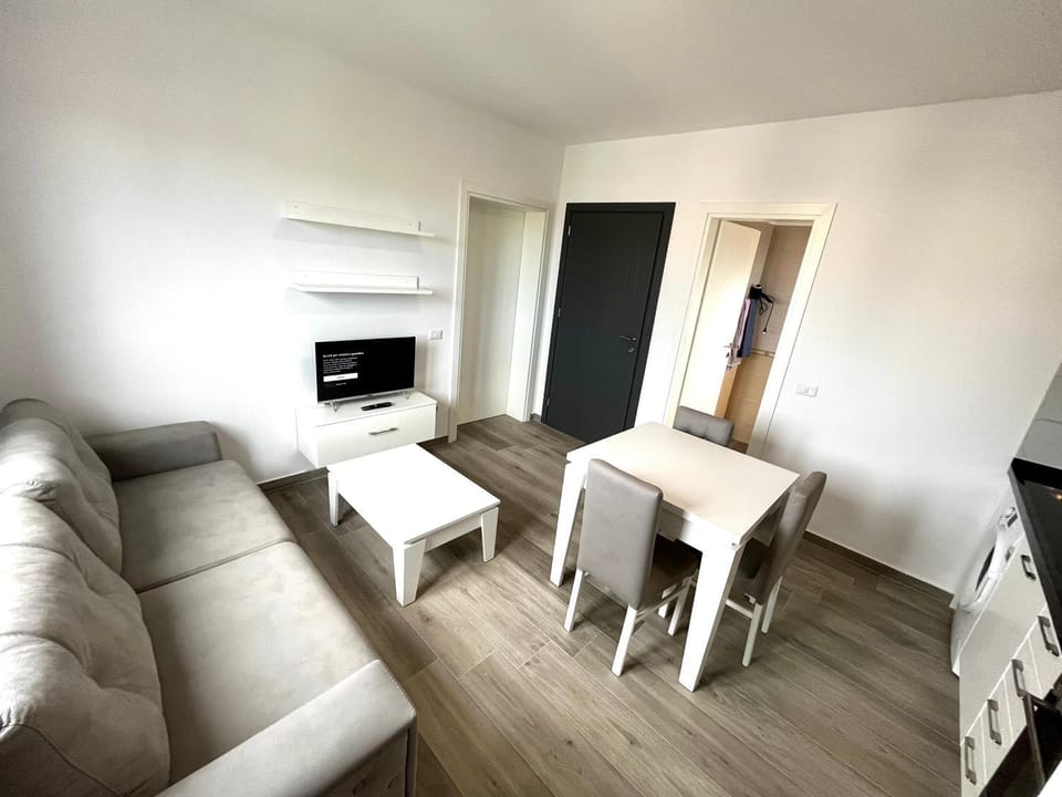 TV and multimedia, Kitchen or kitchenette, Living room, Dining area