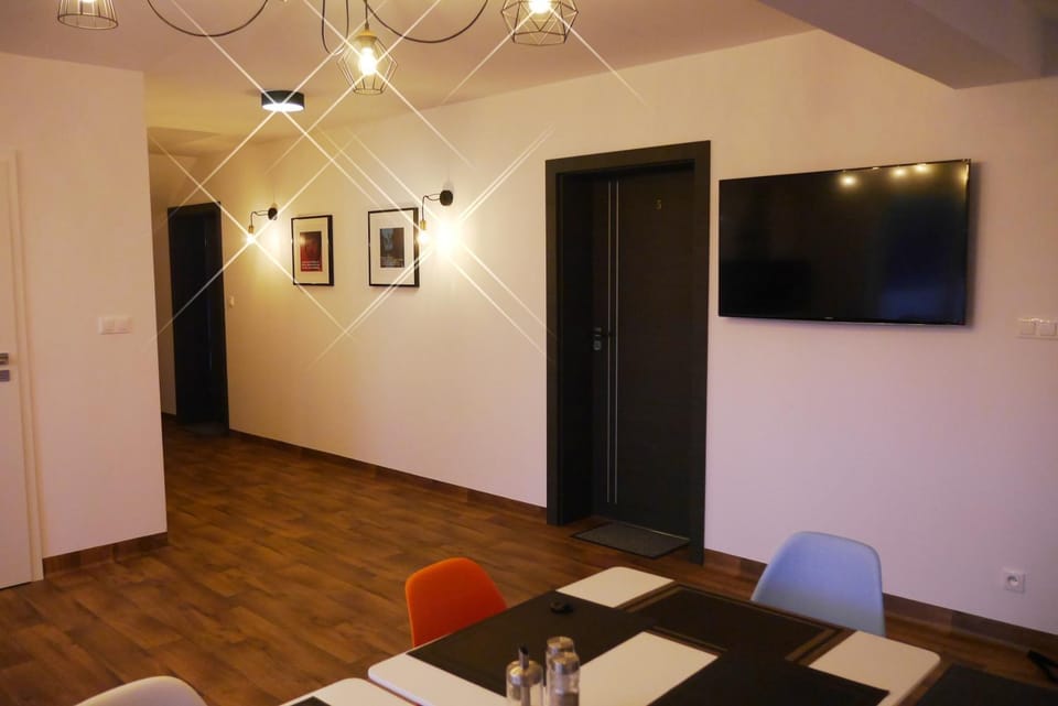Communal lounge/ TV room, TV and multimedia, Living room, Seating area