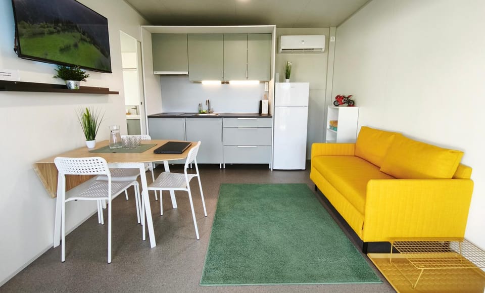 TV and multimedia, Kitchen or kitchenette, Living room